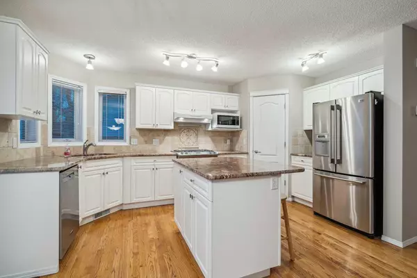 Calgary, AB T2Z 3C2,141 Douglas Ridge CIR SE