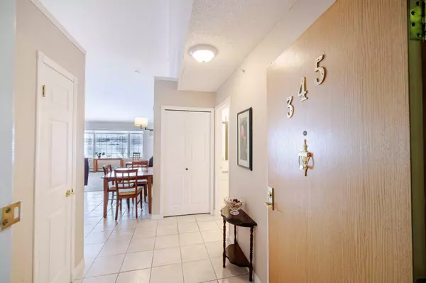 Calgary, AB T3H3R6,6868 Sierra Morena BLVD SW #345