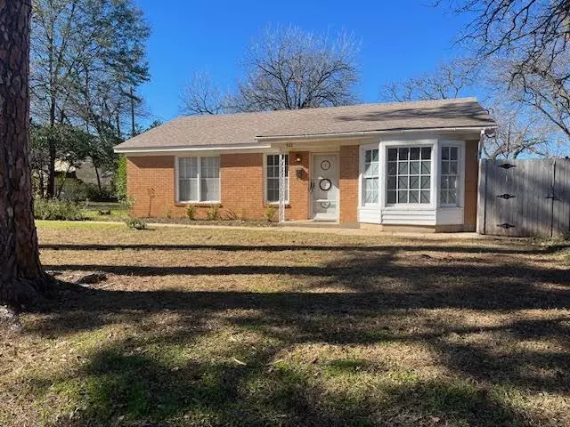 521 Schieme Street, River Oaks, TX 76114