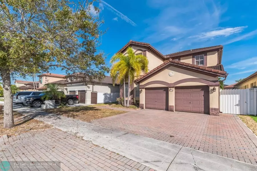 8851 NW 181st St, Miami Lakes, FL 33018