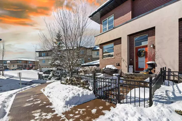 Calgary, AB T3H 0R7,15 Aspen Hills Common SW