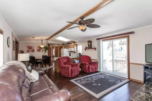 Rural Red Deer County, AB T4S 2C3,37543 England WAY #414