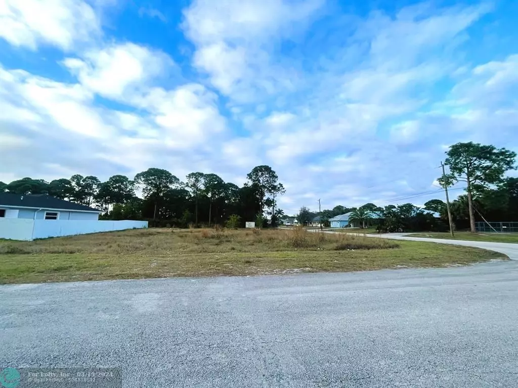 Port St Lucie, FL 34953,2101 SW medlock