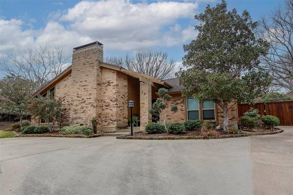 24 Crosslands Road, Benbrook, TX 76132