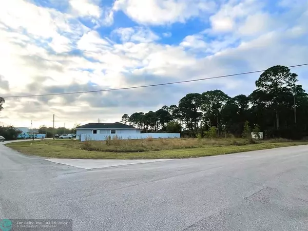 Port St Lucie, FL 34953,2101 SW medlock