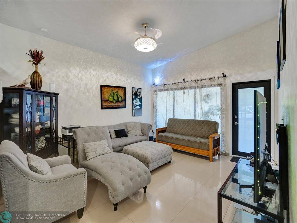 930 NW 179th St, Miami Gardens, FL 33169