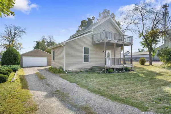 250 Vanderbilt st, Fairfax, IA 52228