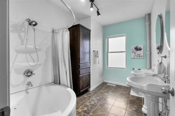 250 Vanderbilt st, Fairfax, IA 52228