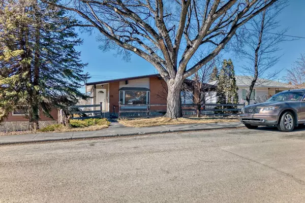 Calgary, AB T2E4T8,915 17 ST NE