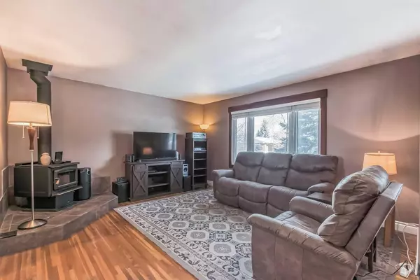 Calgary, AB T2H0V4,128 Ferncliff CRES SE