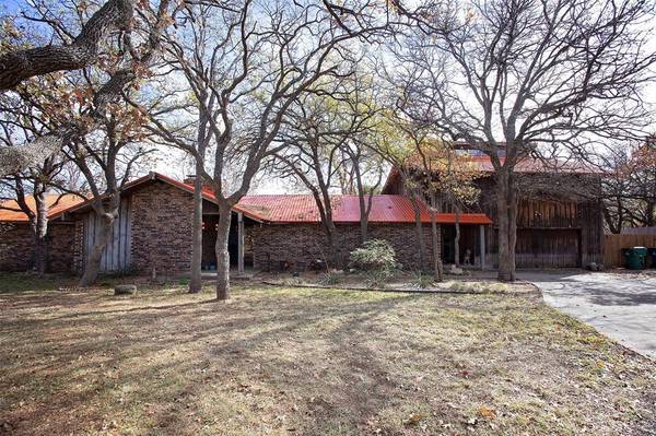 1317 Roanoake Drive, Graham, TX 76450