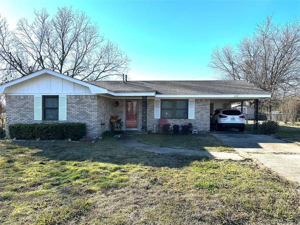 177 4th Street, Deport, TX 75435