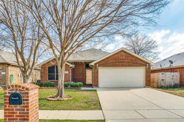 153 Bridlewood Street,  Azle,  TX 76020