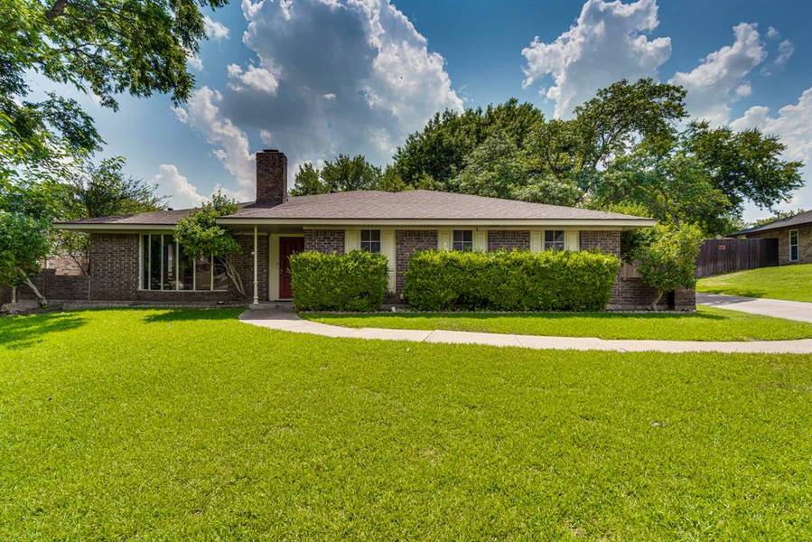 134 Forest Brook Drive, Oak Leaf, TX 75154