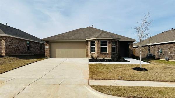 541 BRONZE Circle E, Springtown, TX 76082