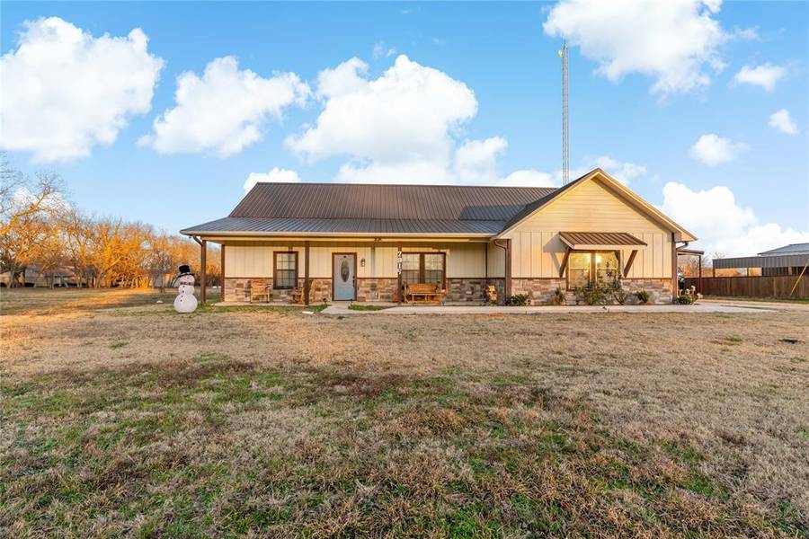 7915 Farm Road 137, Paris, TX 75460