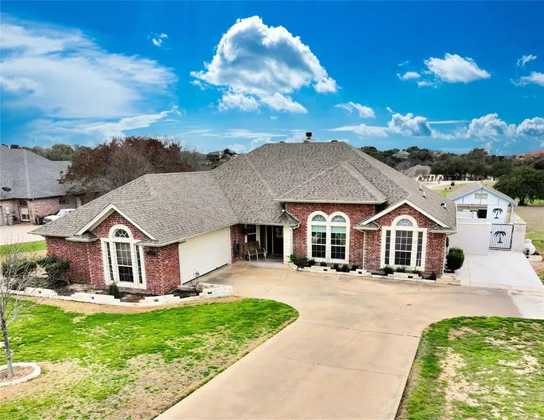 2205 Wills Way Drive, Granbury, TX 76049