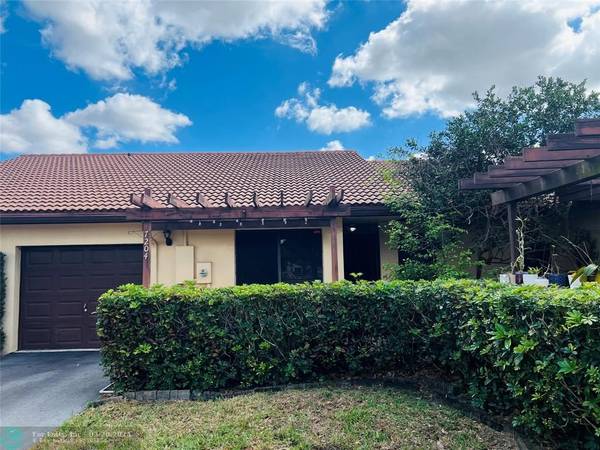 7204 Primrose Ln, Tamarac, FL 33321