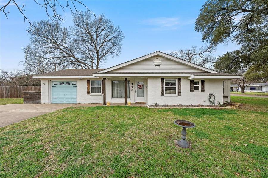 829 E Holly Lane, Mexia, TX 76667