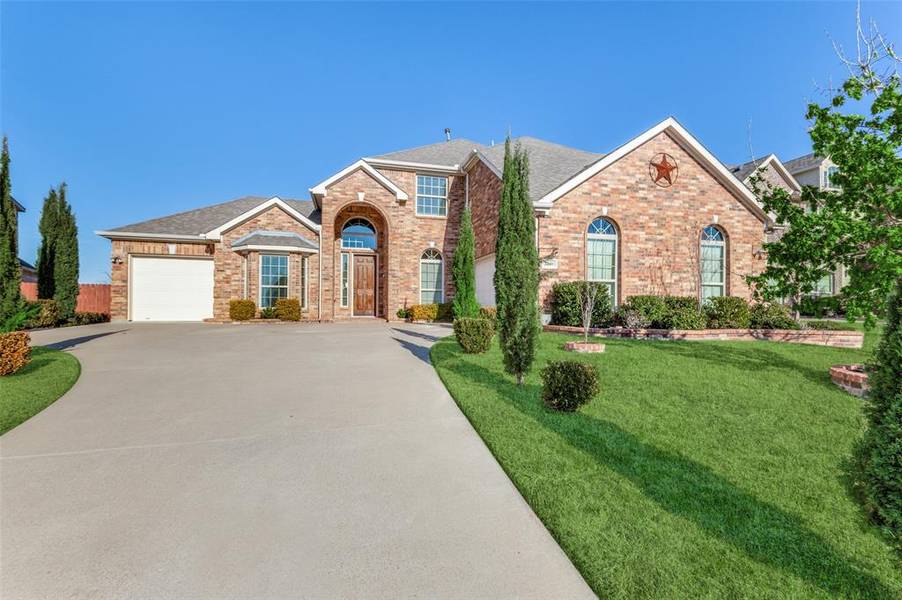 2240 Snowy Owl Street, Grand Prairie, TX 75052