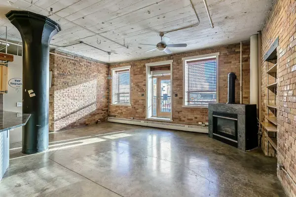 Calgary, AB T2R 0C3,240 11 AVE SW #209