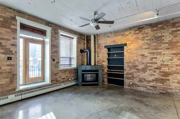 Calgary, AB T2R 0C3,240 11 AVE SW #209