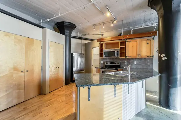 Calgary, AB T2R 0C3,240 11 AVE SW #209