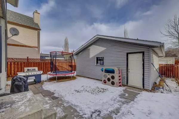 Calgary, AB T2W 4N1,148 Woodglen Close SW