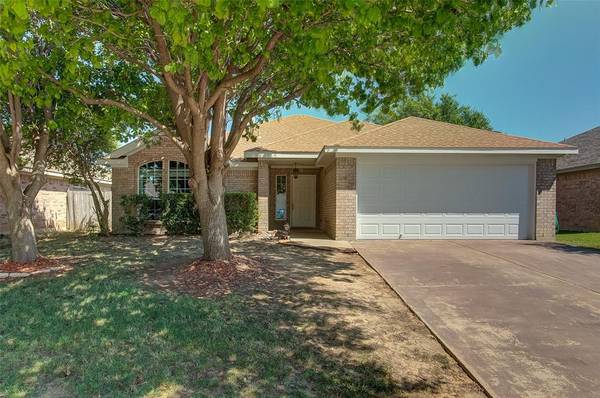 222 Adams, Crowley, TX 76036