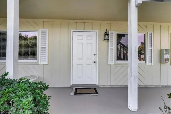 4629 Bayshore DR J3, Naples, FL 34112