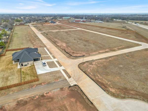 3512 Scissortail Lane, Chickasha, OK 73018