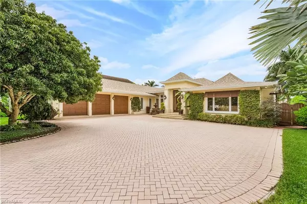 Naples, FL 34102,950 Galleon DR