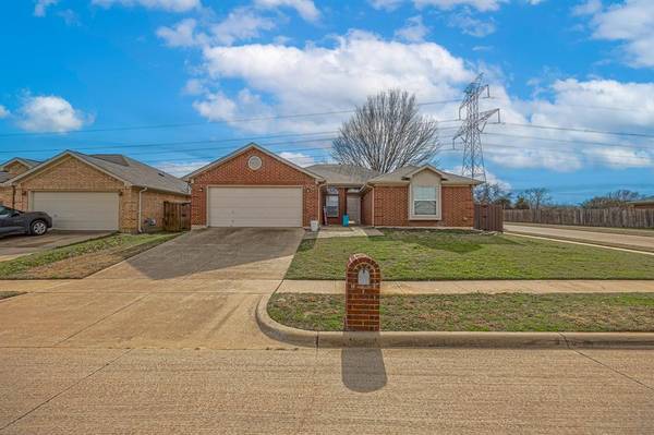 2210 Green Mere Drive, Arlington, TX 76001