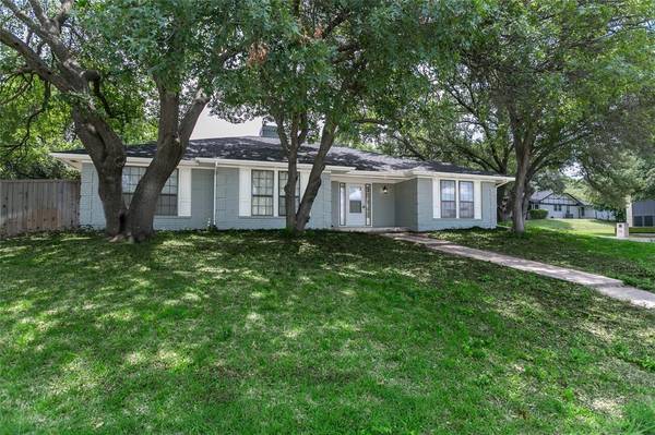 7745 Skylake Drive, Fort Worth, TX 76179