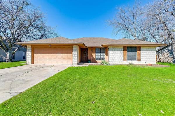 1221 Trammell Drive, Benbrook, TX 76126