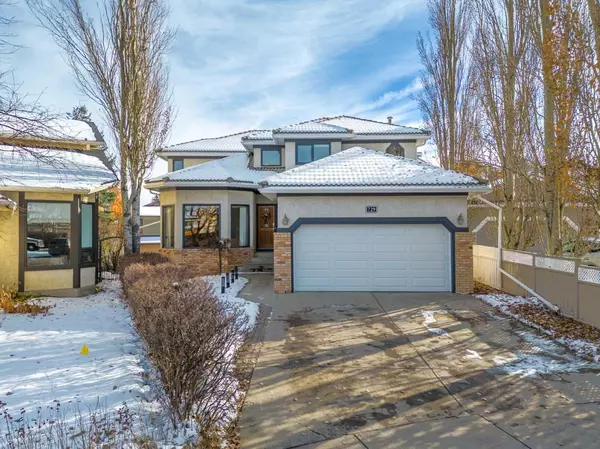 Calgary, AB T2W 5Z2,729 Woodbriar PL SW