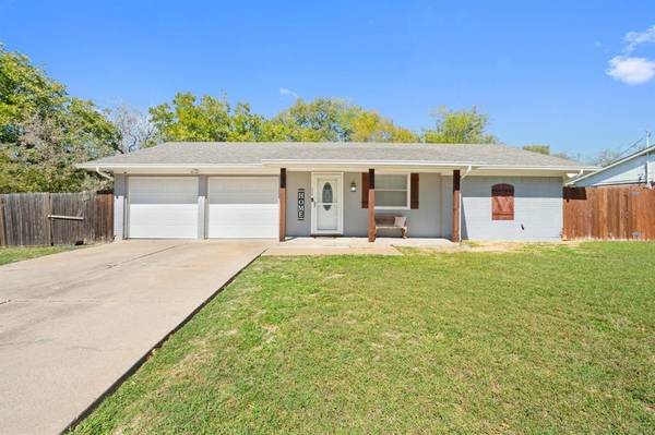 313 Michael Drive, Burleson, TX 76028