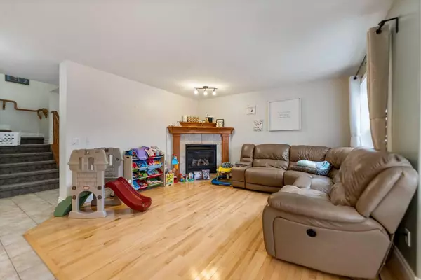 Airdrie, AB T4B 3A5,354 Sagewood GDNS SW