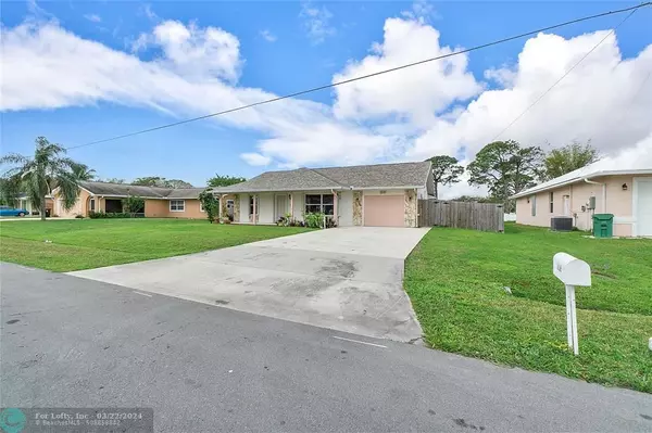 2158 SE Carnation Rd, Port St Lucie, FL 34952