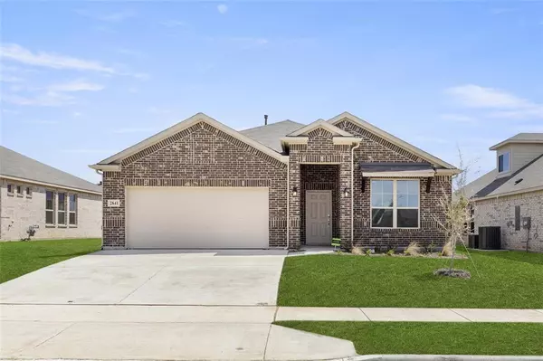 2841 Rose Heath Lane, Fort Worth, TX 76108