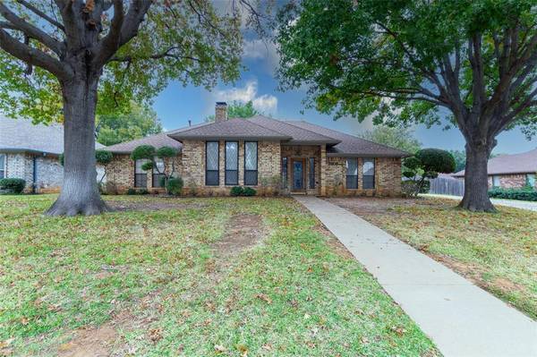 2906 Sweet Briar Street, Grapevine, TX 76051