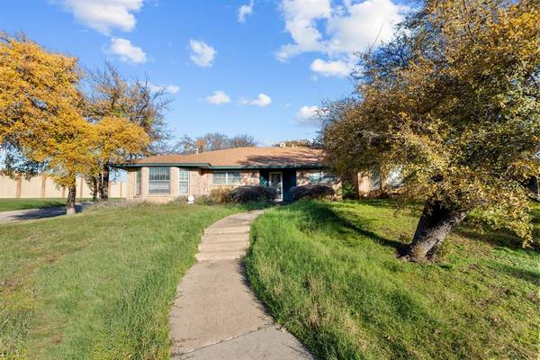 345 Somerset Circle, Bedford, TX 76022