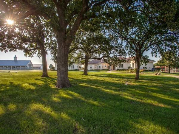 10285 A Zipper Road, Pilot Point, TX 76258