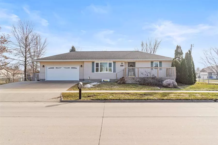 401 E 15th St, Washington, IA 52353