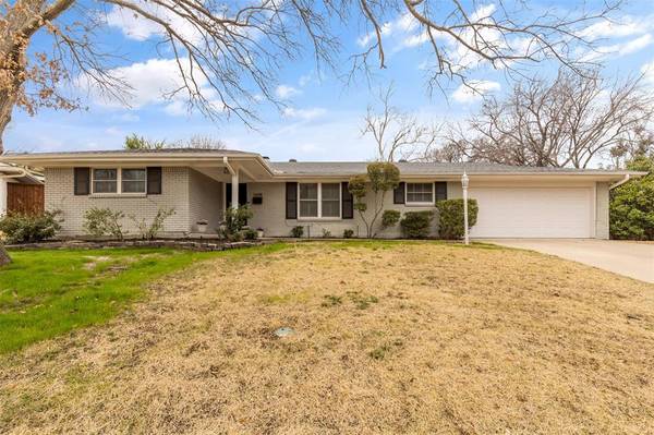 1608 Saxony Road, Fort Worth, TX 76116