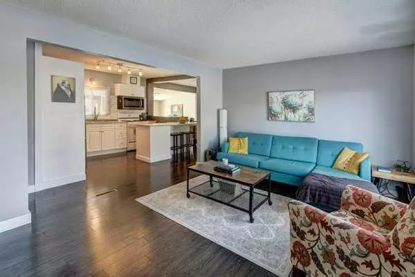 Calgary, AB T3B 1Y9,7727 47 AVE NW