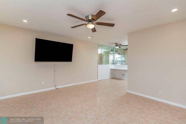 Fort Lauderdale, FL 33308,2106 NE 56th Ct  #203