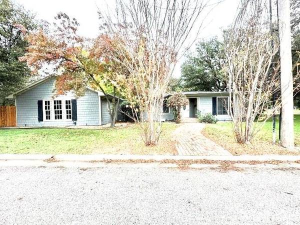 202 N Sanders Street, Winters, TX 79567