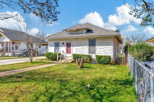 915 N Barnett Avenue, Dallas, TX 75211