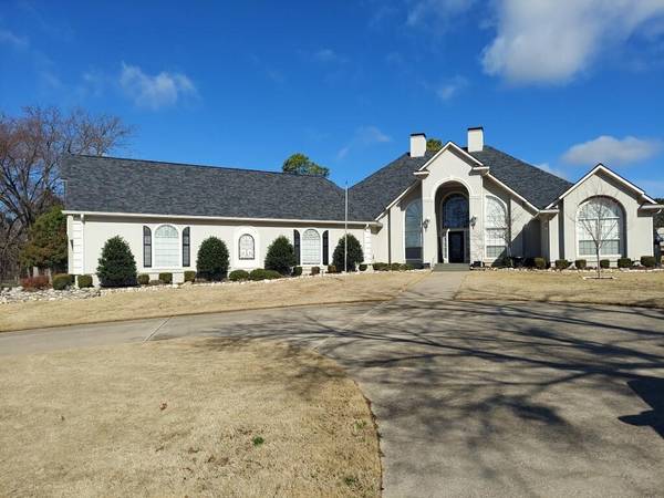 118 N Kiowa Drive N, Lake Kiowa, TX 76240